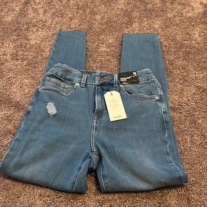 Express- flex jean picture shown in grey wash